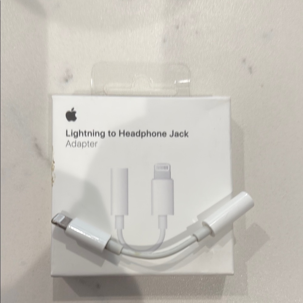 Apple White Lightning to 3.5mm Headphone Adapter